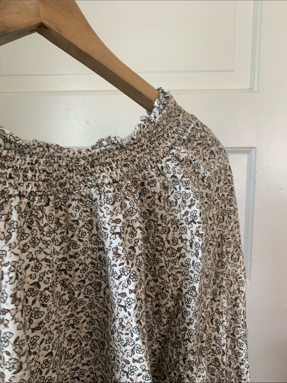 Old Navy Linen Blend Beige Floral Peasant Blouse with Tassel Tie - Picture 5 of 6